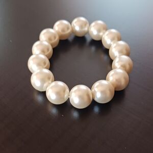 Elegant Faux Pearl Bracelet